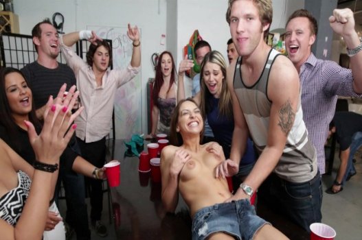 Bữa nhậu sung sướng của đám fuck friend